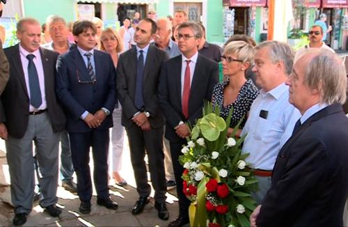 Francesco Peroni  (Assessore regionale finanze) e le autorità presenti alla commemorazione del 69° anniversario della strage di Vergarolla – Pola (Croazia) 18/08/2015
