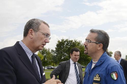 Sergio Bolzonello (Vicepresidente Regione FVG) con un pilota della Pattuglia Acrobatica Nazionale (PAN) "Frecce Tricolori" - Base Aerea Militare di Rivolto 25/08/2015