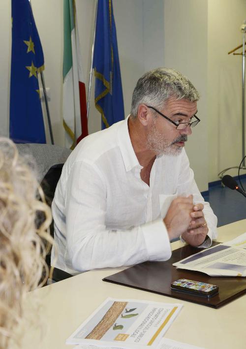 Paolo Panontin (Assessore regionale Autonomie locali e Coordinamento Riforme) al Tavolo sulle disposizioni in materia di Comparto unico del pubblico impiego regionale e locale con le organizzazioni sindacali - Udine 26/08/2015