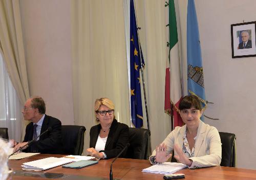 Renzo Deangeli (Capo Segreteria assessore Telesca), Maria Sandra Telesca (Assessore regionale Salute) e Debora Serracchiani (Presidente Regione Friuli Venezia Giulia) alla conferenza stampa d'illustrazione del Piano di Emergenza / Urgenza della Regione FVG - Trieste 28/08/2015