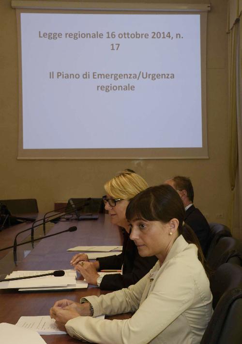 Maria Sandra Telesca (Assessore regionale Salute) e Debora Serracchiani (Presidente Regione Friuli Venezia Giulia) alla conferenza stampa d'illustrazione del Piano di Emergenza / Urgenza della Regione FVG - Trieste 28/08/2015