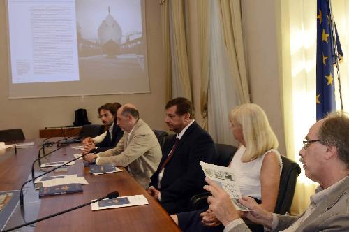 Nicolò Capus e Maurizio Eliseo (Curatori mostra), Mauro Martinenzi (Direttore Fondazione Fincantieri), Silvia Altran (Sindaco Monfalcone) e Gianni Torrenti (Assessore regionale Cultura) alla presentazione della mostra "Saturnia e Vulcania: motonavi da record" - Trieste 01/09/2015