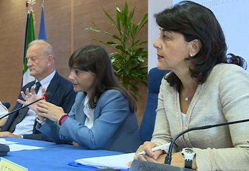 Luciano Pozzecco (Direttore servizio Edilizia Regione FVG), Debora Serracchiani (Presidente Regione Friuli Venezia Giulia) e Mariagrazia Santoro (Assessore regionale Pianificazione territoriale ed Edilizia) agli Stati generali della Casa, nell'Auditorium della Regione FVG - Udine 02/09/2015