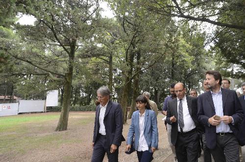 Debora Serracchiani (Presidente Regione Friuli Venezia Giulia), Luca Caburlotto (Sovrintendente Beni storici, artistici, etnoantropologici FVG) e Dario Franceschini (Ministro Beni e Attività Culturali e Turismo) nel Parco del Castello di Miramare - Trieste 02/09/2015