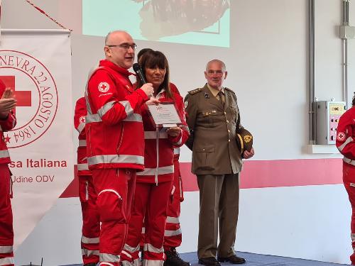 Il presidente nazionale della Croce Rossa Italiana, Rosario Valastro, con la presidente del Comitato Udine Cristina Ceruti
