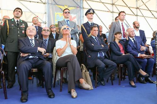 Roberta Pinotti (Ministro Difesa), Domenico Rossi (Sottosegretario Difesa) e Debora Serracchiani (Presidente Regione Friuli Venezia Giulia) alla celebrazione del 55° anniversario della Pattuglia Acrobatica Nazionale (PAN) "Frecce Tricolori" - Base Aerea Militare di Rivolto 06/09/2015