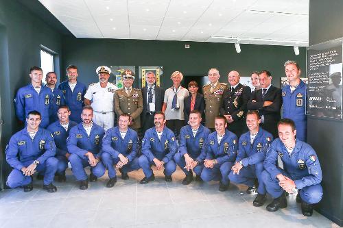 Roberta Pinotti (Ministro Difesa), Debora Serracchiani (Presidente Regione Friuli Venezia Giulia), Claudio Graziano (Generale di Corpo d'Armata, Capo di Stato Maggiore Esercito Italiano), Pasquale Preziosa (Capo di Stato Maggiore Aeronautica Militare) e Domenico Rossi (Sottosegretario Difesa) nell'area museale dedicata alla Pattuglia Acrobatica Nazionale (PAN) "Frecce Tricolori" - Base Aerea Militare di Rivolto 06/09/2015