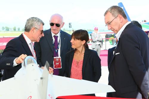 Mauro Moretti (Amministratore delegato e direttore generale Finmeccanica), Debora Serracchiani (Presidente Regione Friuli Venezia Giulia) e Sergio Bolzonello (Vicepresidente Regione FVG e assessore Attività produttive) alla celebrazione del 55° anniversario della Pattuglia Acrobatica Nazionale (PAN) "Frecce Tricolori" - Base Aerea Militare di Rivolto 06/09/2015