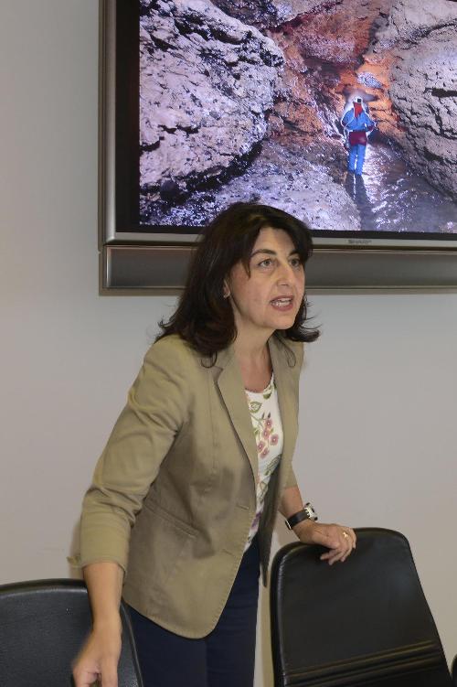 Mariagrazia Santoro (Assessore regionale Pianificazione territoriale) al Tavolo di lavoro "Costruire insieme un nuovo catasto regionale", propedeutico alla predisposizione del disegno di legge sulla "Tutela e valorizzazione del patrimonio geologico e speleologico regionale" - Udine 07/09/2015