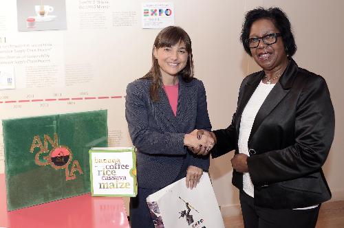 Debora Serracchiani (Presidente Regione Friuli Venezia Giulia) e Albina Assis Africano (Responsabile Padiglione Angola a EXPO Milano 2015), nello stabilimento della illycaffè - Trieste 10/09/2015
