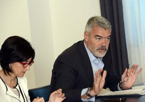 Gli assessori regionali Sara Vito (Ambiente ed Energia) e Paolo Panontin (Autonomie locali e Coordinamento Riforme, Caccia e risorse ittiche, delegato Protezione civile) durante la riunione della Giunta del FVG - Udine 11/09/2015