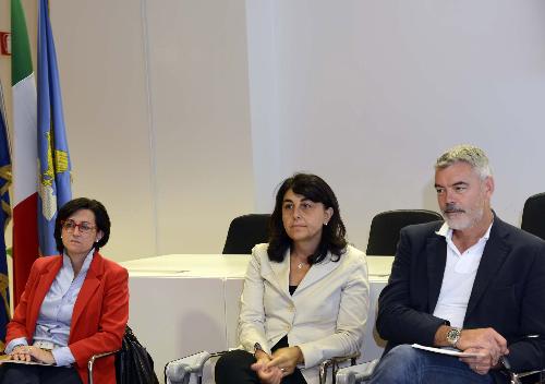 Gli assessori regionali Sara Vito (Ambiente), Mariagrazia Santoro (Pianificazione territoriale) e Paolo Panontin (Autonomie locali, Protezione civile) all'incontro con amministratori e imprenditori per il rilancio dell'area dello "stradone Tresemane" - Udine 15/09/2015