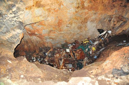 Giornata nazionale della Speleologia "Pulire il buio" - Pozzo Mattioli, Gropada (TS) 03/10/2015 (Foto Furio Premiani, presidente Federazione speleologica regionale FVG)