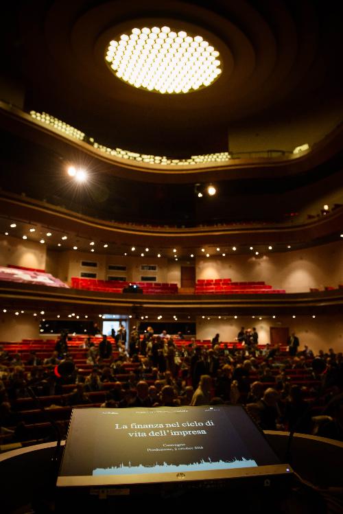 Il convegno "La Finanza nel ciclo di vita dell'Impresa", al Teatro Verdi - Pordenone 02/10/2015 (Foto © ACB Group S.p.A.)