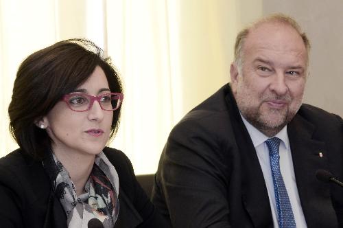 Sara Vito (Assessore regionale Ambiente ed Energia) e Roberto Cosolini (Sindaco Trieste) alla conferenza stampa di presentazione dell'avvio dei lavori del terzo lotto per la realizzazione del nuovo Depuratore di Servola - Trieste 05/10/2015