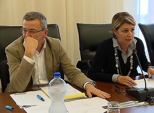 Adriano Marcolongo (Direttore centrale Salute Regione FVG) e Maria Sandra Telesca (Assessore regionale Salute) durante la discussione sul Piano dell'emergenza/urgenza alla riunione della III Commissione, in Consiglio regionale - Trieste 05/10/2015