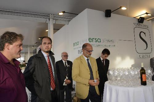 Cristiano Shaurli (Assessore regionale Risorse agricole e forestali) nello stand dell'ERSA al Villaggio Barcolana - Trieste 09/10/2015