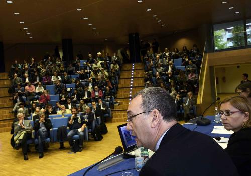 Sergio Bolzonello (Vicepresidente Regione FVG e assessore Attività produttive) alla presentazione del Programma Operativo Regionale (POR) del Fondo Europeo di Sviluppo Regionale (FESR) 2014-2020 del Friuli Venezia Giulia - Udine 13/10/2015