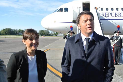 Debora Serracchiani (Presidente Regione Friuli Venezia Giulia) accoglie Matteo Renzi (Presidente Consiglio dei Ministri) all'Aeroporto FVG - Ronchi dei Legionari 17/10/2015