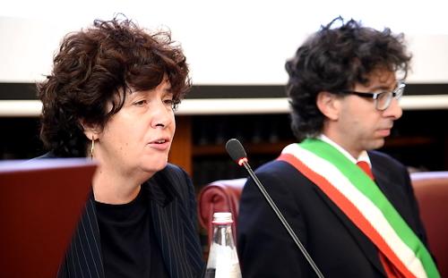 Loredana Panariti (Assessore regionale Lavoro, Formazione, Istruzione, Pari Opportunità, Politiche giovanili, Ricerca e Università) e Andrea Ferrari (Assessore Pace e Cooperazione Comune Lodi) alla Conferenza nazionale Giovani Costruttori di Pace, nella Sala Koch del Senato - Roma 22/10/2015