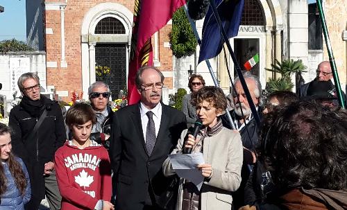 Gianni Torrenti (Assessore regionale Cultura) e Lavinia Clarotto (Sindaco Casarsa) sulla tomba di Pier Paolo Pasolini, a 40 anni dalla morte - Casarsa della Delizia 02/11/2015