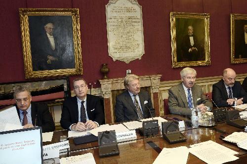 Giuseppe Graffi Brunoro [Presidente Commissione regionale Associazione Bancaria Italiana (ABI)], Sergio Bolzonello (Vicepresidente Regione FVG e assessore Attività produttive), Antonio Paoletti (Presidente CCIAA Trieste) e Giovanni Pavan (Presidente Unioncamere FVG) alla presentazione del "Rapporto banca-impresa. Il punto di vista degli istituti di credito", stilato dalla Fondazione Nord Est per Unioncamere FVG - Trieste 19/11/2015