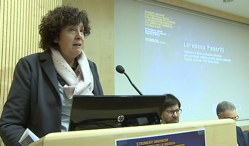 Loredana Panariti (Assessore regionale Ricerca e Università) alla quattordicesima conferenza annuale del Coordinamento regionale degli Enti di ricerca, all'AREA Science Park di Padriciano - Trieste 24/11/2015