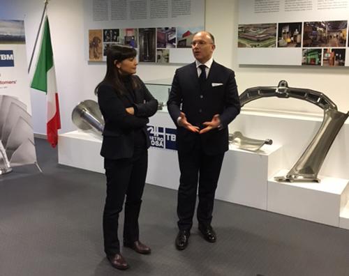 Debora Serracchiani (Presidente Regione Friuli Venezia Giulia) visita gli stabilimenti della Pietro Rosa TBM accompagnata da Mauro Fioretti (Amministratore delegato Pietro Rosa TBM) - Maniago 30/11/2015