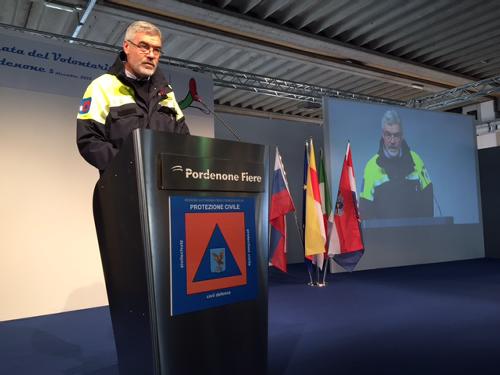 Paolo Panontin (Assessore regionale Protezione civile) alla XVII Giornata del Volontariato di Protezione civile regionale, nel quartiere fieristico - Pordenone 05/12/2015