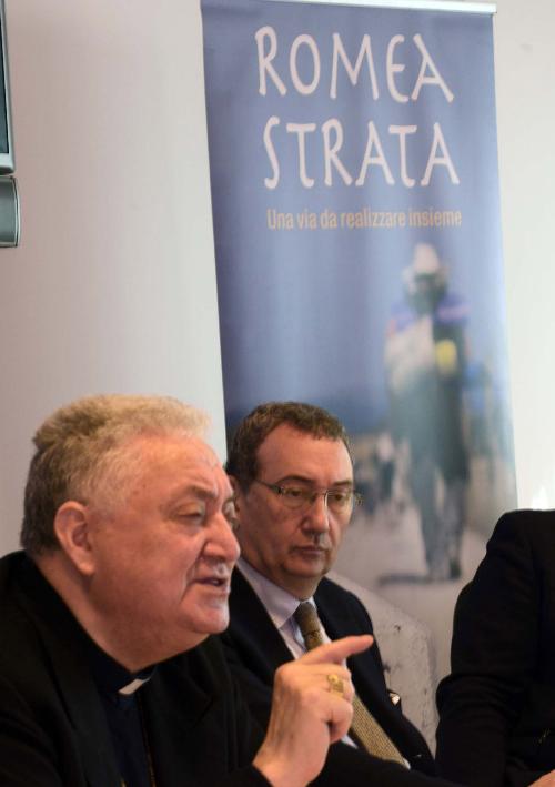 Monsignor Dino De Antoni (Presidente Commissione pellegrinaggi Conferenza Episcopale Italiana / CEI Triveneto) e Sergio Bolzonello (Vicepresidente Regione FVG) alla presentazione del Progetto e dell'itinerario della strada di fede "Romea Strata" - Udine 10/12/2015