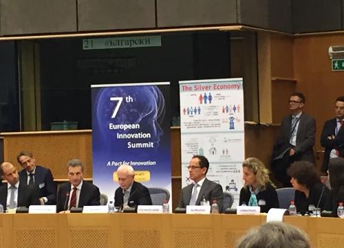 Loredana Panariti (Assessore regionale Lavoro, Ricerca e Università) alla quarta conferenza dei partner della European Innovation Partnership on Active and Healthy Ageing (parte integrante del settimo Summit europeo sull'Innovazione), al Parlamento Europeo - Bruxelles 09/12/2015
