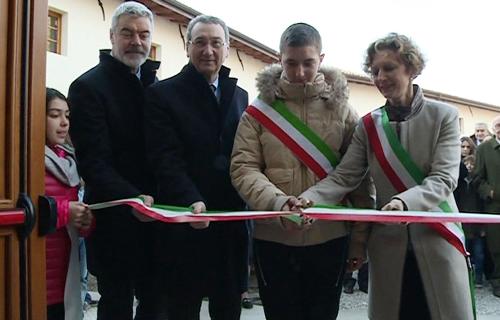 Paolo Panontin (Assessore regionale Autonomie locali), Sergio Bolzonello (Vicepresidente Regione FVG), un rappresentante del Consiglio comunale dei Ragazzi e Lavinia Clarotto (Sindaco Casarsa) all'inaugurazione dei lavori di riqualificazione del Palazzo Burovich de Zmajevich, sede del Comune - Casarsa della Delizia 12/12/2015