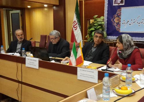 Khosro Piri (Direttore generale Tecnologie Ministero Scienza, Ricerca e Tecnologia Iran), Vahid Ahmadi (Viceministro Scienza, Ricerca e Tecnologia Iran) e Debora Serracchiani (Presidente Regione Friuli Venezia Giulia) - Teheran 11/01/2016