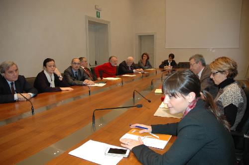 Debora Serracchiani (Presidente Regione Friuli Venezia Giulia) e Maria Sandra Telesca (Assessore regionale Salute) al Tavolo dell'incontro con i primari di Pediatria e di Ostetricia e Ginecologia della regione - Trieste 15/01/2016