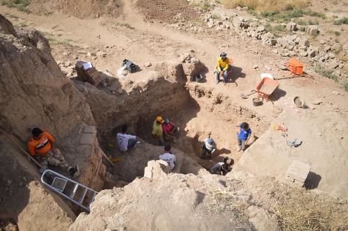 Vista dall'alto delle tombe a volta del II millennio a.C. - Tell Gomel - Kurdistan Iracheno - estate 2015 (Foto UniUd)