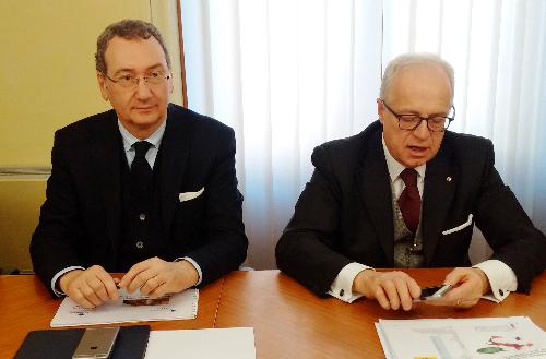 Sergio Bolzonello (Vicepresidente Regione FVG e assessore Attività produttive) e Alberto Marchiori (Presidente Confcommercio FVG) alla presentazione della ricerca "Imprese Friuli Venezia Giulia - Gennaio 2016 / Osservatorio andamento Imprese FVG" - Trieste 21/01/2016 (Foto Marco Ballico)