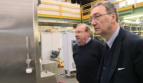 Giovanni Battista Colussi (Presidente Colussi Ermes S.r.l.) e Sergio Bolzonello (Vicepresidente Regione FVG e assessore Attività produttive) durante la visita allo stabilimento della Colussi Ermes - Casarsa della Delizia 28/01/2016