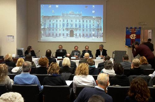 Vincenzo Zoccano (Presidente Consulta regionale Associazioni persone disabili e loro famiglie del FVG) e Gianni Torrenti (Assessore regionale Cultura e Sport) al convegno "Sport e disabilità" - Trieste 30/01/2016