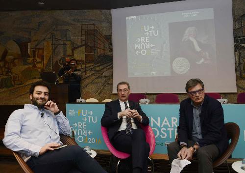 Emanuele Ferragina (Sciences Po Paris e Università Oxford), Sergio Bolzonello (Vicepresidente Regione FVG e assessore Attività produttive) e Giovanni Da Pozzo (Presidente CCIAA Udine) all'appuntamento "10 parole chiave per la ricostruzione economica" di Future Forum - Udine 05/02/2016