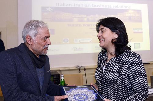 Khaled Mahjoub (Rappresentante Presidenza Repubblica Islamica Iran) e Mariagrazia Santoro (Assessore regionale Infrastrutture e Territorio) al convegno "Italian-Iranian business relations. Trieste: Port of opportunities", al Savoia Excelsior Palace - Trieste 24/02/2016