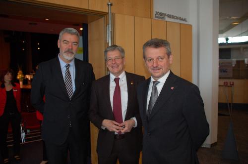 Paolo Panontin (Assessore regionale Protezione civile), Peter Kaiser (Governatore Carinzia) e Luciano Sulli (Direttore centrale Protezione civile Regione FVG) alla Festa delle Forze di Polizia della Carinzia - Villaco 27/02/2016