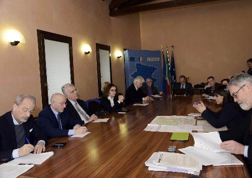 Debora Serracchiani (Presidente Regione Friuli Venezia Giulia) e Paolo Panontin (Assessore regionale Autonomie locali e Coordinamento Riforme) incontrano i sindaci dell'Unione Territoriale Intercomunale (UTI) del Noncello, nella sede della Regione FVG - Pordenone 29/02/2016