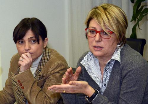 Debora Serracchiani (Presidente Regione Friuli Venezia Giulia) e Maria Sandra Telesca (Assessore regionale Salute e Integrazione socio-sanitaria) durante l'incontro con i rappresentanti delle organizzazioni sindacali dei medici ospedalieri - Udine 07/03/2016