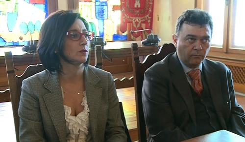 Sara Vito (Assessore regionale Ambiente) e Agostino Maio (Capo Gabinetto Regione FVG) alla conferenza stampa sulla missione di recupero in mare dei resti dei soldati americani scomparsi in combattimento nella Seconda Guerra Mondiale - Municipio di Grado 09/03/2016