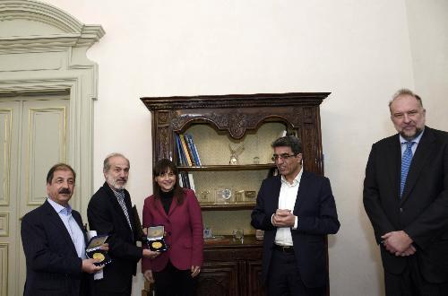 Javad Rahighi (Direttore Iranian Light Source Facility / ILSF), Reza Mansouri (Consigliere viceministro iraniano Ahmadi), Debora Serracchiani (Presidente Regione Friuli Venezia Giulia), Vahid Ahmadi (Viceministro Scienza, Ricerca e Trasferimento tecnologico Repubblica Islamica Iran) e Roberto cosolini (Sindaco Trieste) nella sede della Regione FVG in piazza Unità d'Italia - Trieste 11/03/2016