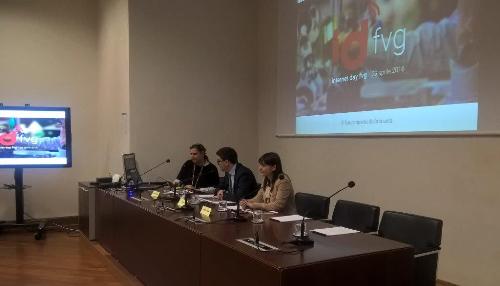 Simone Puksic (Presidente di Insiel S.p.A.) e Debora Serracchiani (Presidente Regione Friuli Venezia Giulia) durante il primo incontro organizzativo sull'"idFVG", giornata della cultura digitale – Trieste 14/03/2016
