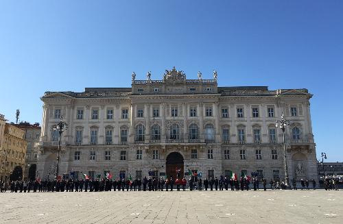 Cerimonia dell'alzabandiera in occasione della celebrazione della Festa dell'Unità nazionale in piazza Unità d'Italia - Trieste 17/03/2016