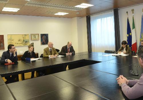 Debora Serracchiani (Presidente Regione Friuli Venezia Giulia) incontra i rappresentanti dei lavoratori e dei sindacati di categoria sulla situazione della Hypo Alpe Adria Bank S.p.A. - Udine 21/03/2016