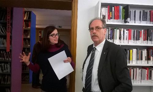 Elena D'Inca (Responsabile Mediateca) e Gianni Torrenti (Assessore regionale Cultura) alla Mediateca - Pordenone 21/03/2016
