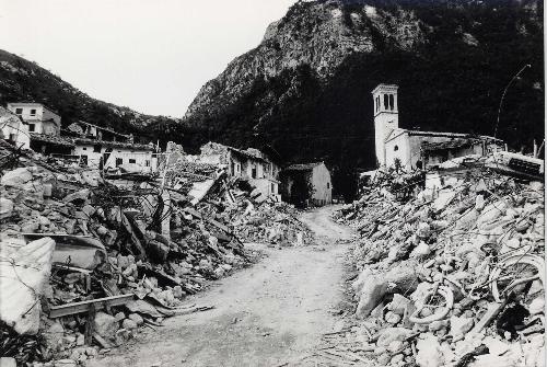 Trasaghis 1976 (Foto Associazione Comuni terremotati e sindaci della Ricostruzione del Friuli)
